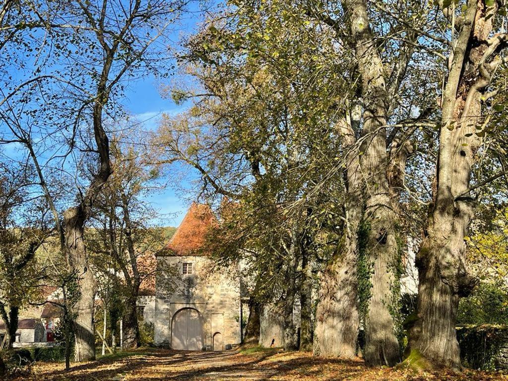 Charmante Maison Bourguignonne Avec Grand Jardin Et Parking Монбар Екстер'єр фото